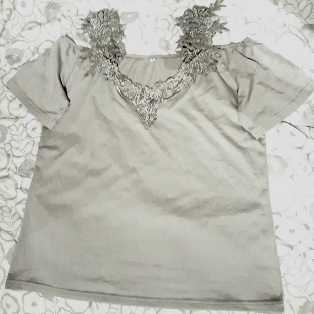 Chic Lace-Embellished Women's Blouse in Gray